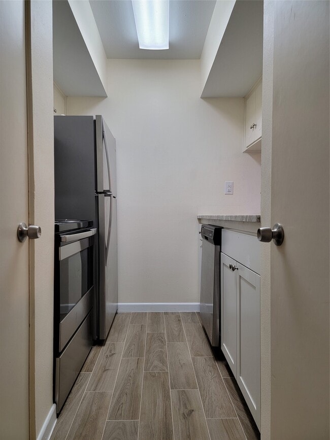 2101 Fountain View Dr in Houston, TX - Building Photo - Building Photo