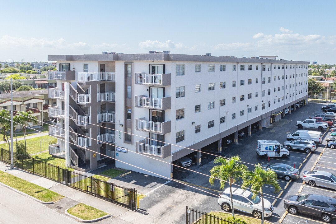 845 W 75th St in Hialeah, FL - Building Photo