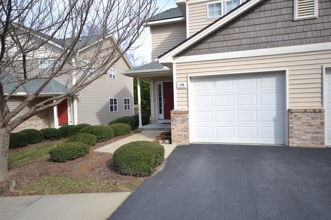 39B Jacobs Way Dr in Hendersonville, NC - Building Photo - Building Photo