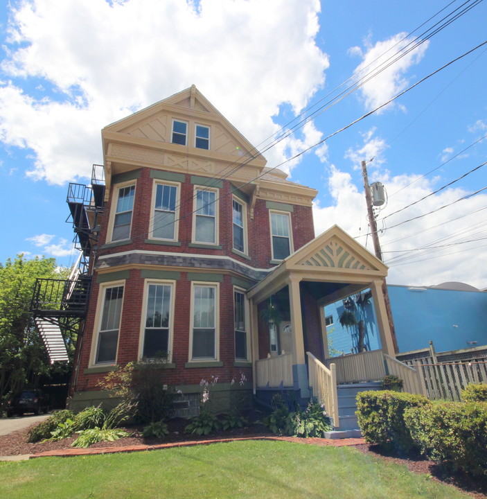 Neville Commons in Pittsburgh, PA - Building Photo