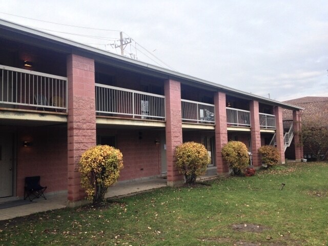 740 Sheridan Rd in Highwood, IL - Foto de edificio - Building Photo