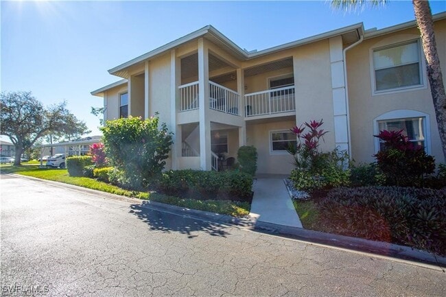 717 Landover Cir in Naples, FL - Foto de edificio - Building Photo