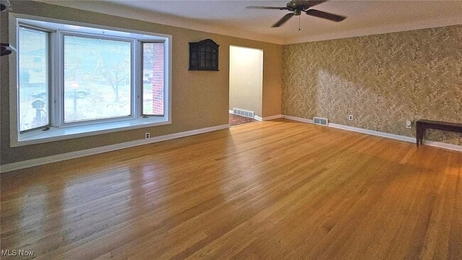 70 Sunnycliff Dr in Euclid, OH - Foto de edificio - Building Photo