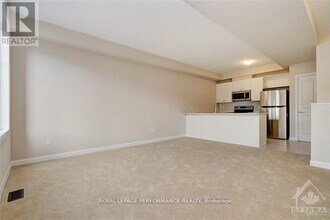 110 Paloma Cir in Ottawa, ON - Building Photo - Building Photo