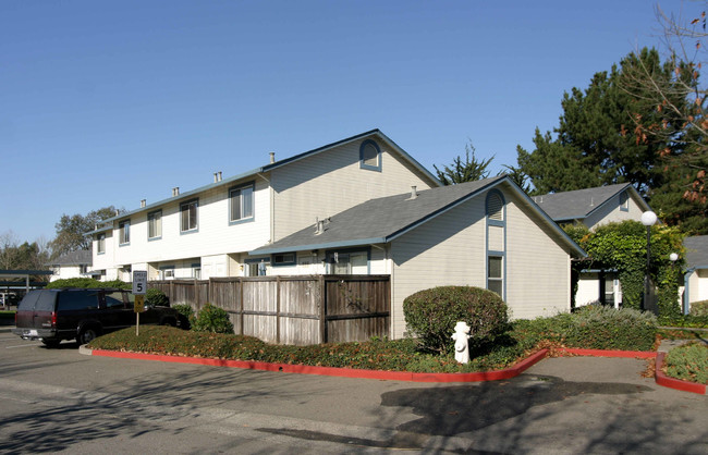 Westbrook Apartments in Santa Rosa, CA - Foto de edificio - Building Photo