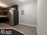 546 W Surf St, Unit S530-216 in Chicago, IL - Building Photo - Building Photo