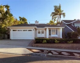 1340 1st St in Manhattan Beach, CA - Building Photo