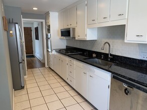 53 Hawthorne Rd in Waltham, MA - Foto de edificio - Building Photo