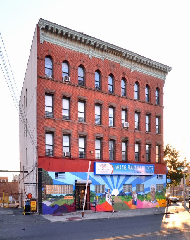 4196 Park Ave in Bronx, NY - Building Photo - Building Photo