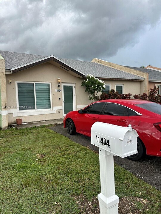 11404 SW 147th St in Miami, FL - Building Photo