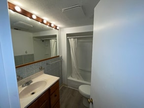 106 Carpenter St, Unit 3 in Pawtucket, RI - Foto de edificio - Building Photo