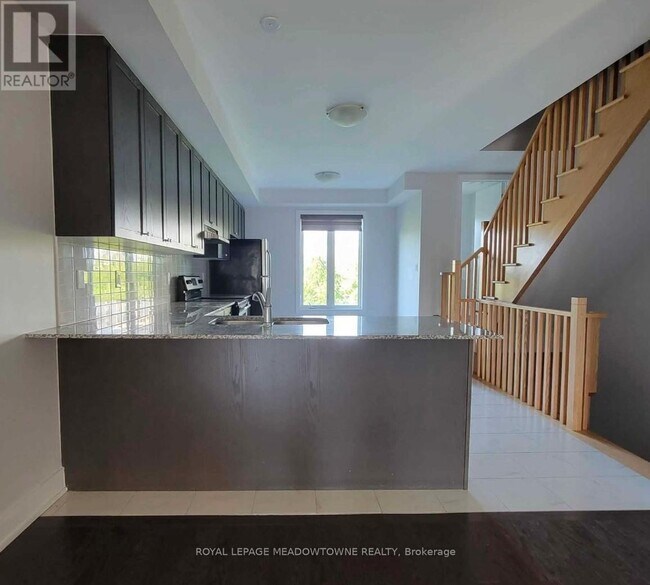 1048 Beachcomber Rd in Mississauga, ON - Building Photo - Building Photo