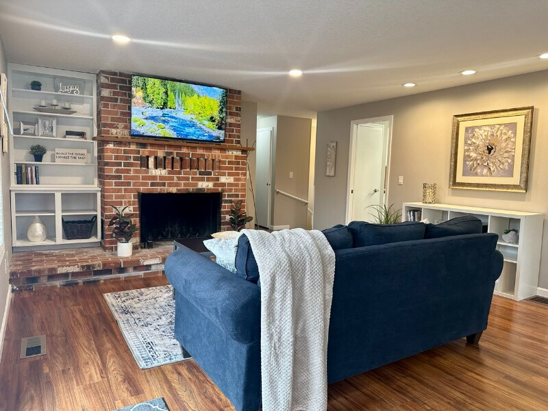 12245 SW Ann Ct in Tigard, OR - Foto de edificio