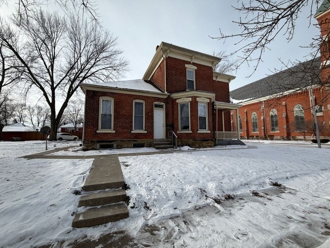 property at 203 W Dewald St