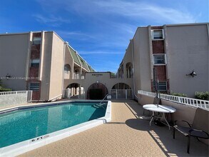 1100 SE 4th Ave in Deerfield Beach, FL - Building Photo - Building Photo