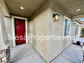 15232 Ledgestone St in Fontana, CA - Building Photo - Building Photo