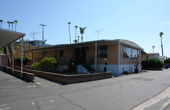 Vista Manor in Vista, CA - Foto de edificio - Building Photo