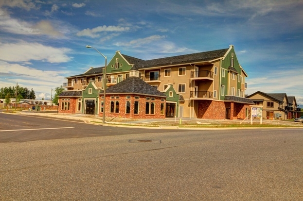 Mercedes Corner in Lynden, WA - Building Photo