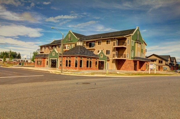 Mercedes Corner in Lynden, WA - Foto de edificio