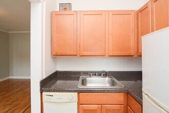 744 W Belmont in Chicago, IL - Building Photo - Building Photo