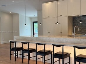 8845 SW 176th Terrace in Palmetto Bay, FL - Foto de edificio - Building Photo