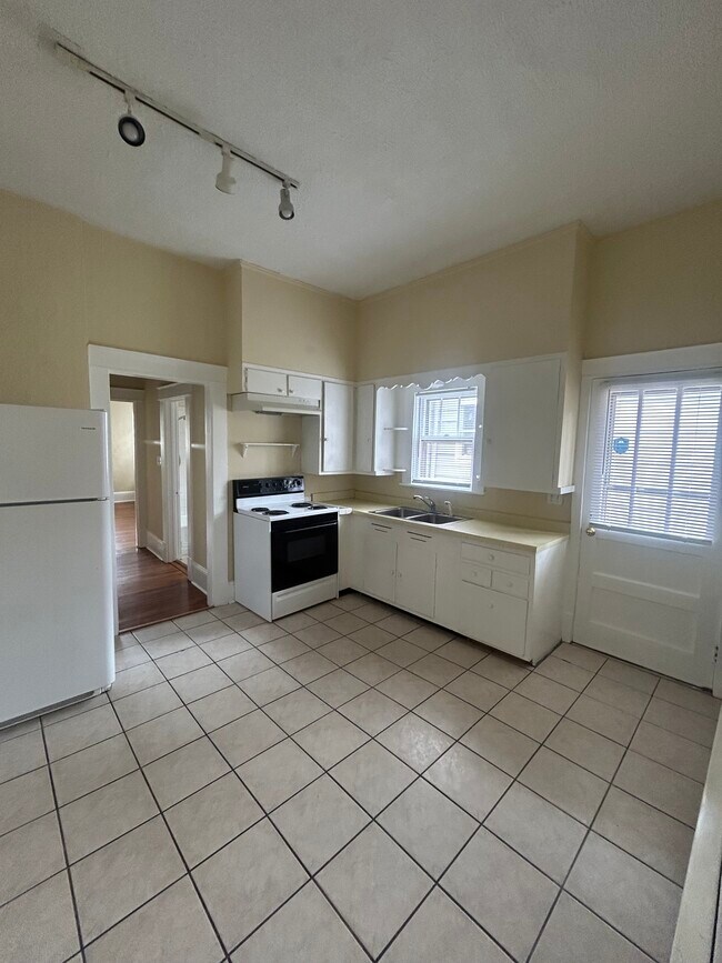 405 W Pine St, Unit 405 West Pine St. in Johnson City, TN - Foto de edificio - Building Photo