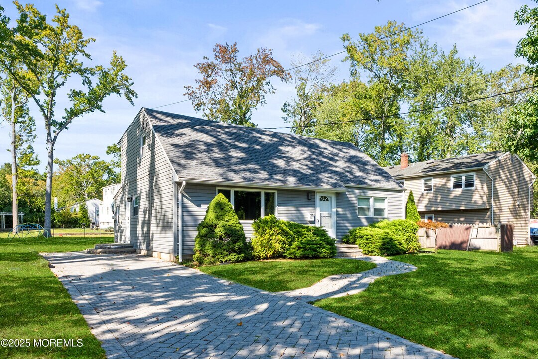 437 Redmond Ave in Ocean Township, NJ - Building Photo