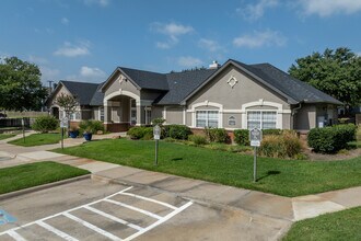 Valley Trails in Irving, TX - Foto de edificio - Building Photo