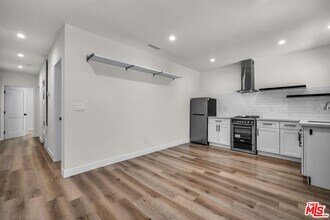 5008 Greenbush Ave in Los Angeles, CA - Building Photo - Building Photo