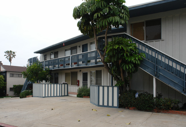 290 Playa Del Sur St in La Jolla, CA - Foto de edificio - Building Photo