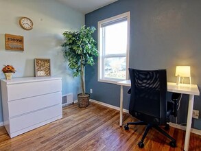 6556 Cleopatra Pl NW in Seattle, WA - Foto de edificio - Building Photo