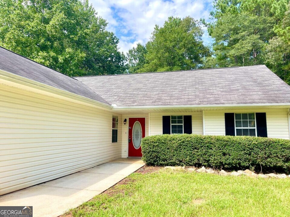 215 Mountain Ln in Covington, GA - Building Photo