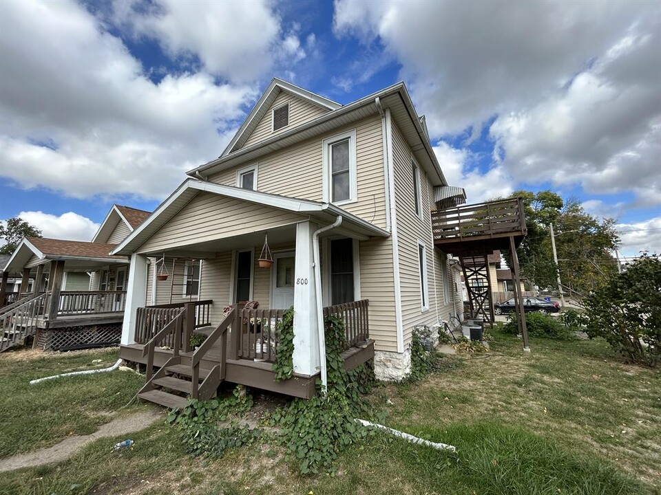 800 F Ave NW in Cedar Rapids, IA - Building Photo