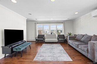 272 N Delaware Ave in Massapequa, NY - Building Photo - Building Photo