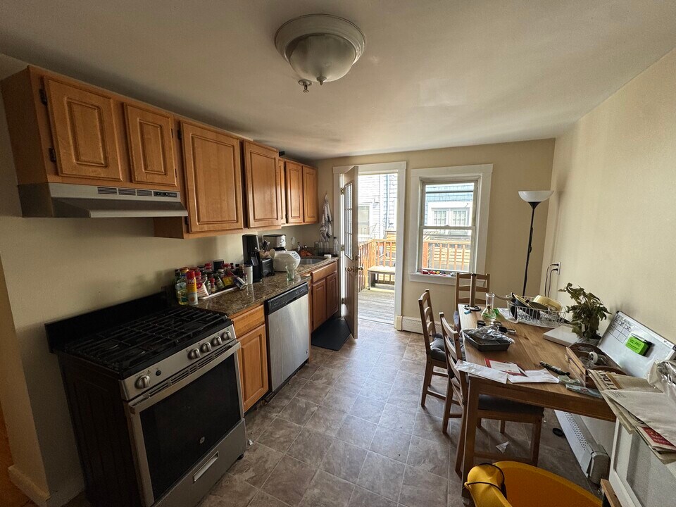 260 Gold St, Unit 3 in Boston, MA - Building Photo