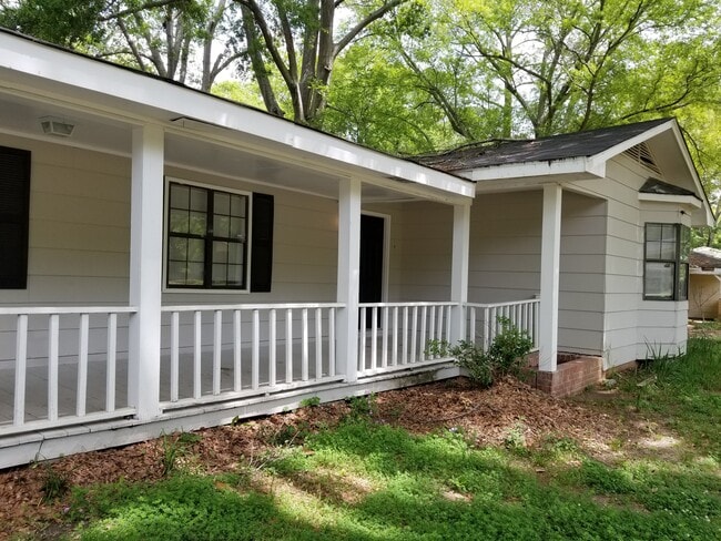 1044 Brookley St in Jackson, MS - Building Photo - Building Photo