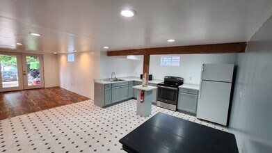 1331 Rainier Ave, Unit B in Bremerton, WA - Building Photo - Building Photo