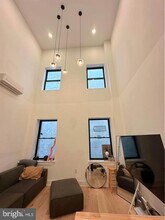 136 Chestnut St in Philadelphia, PA - Building Photo - Building Photo