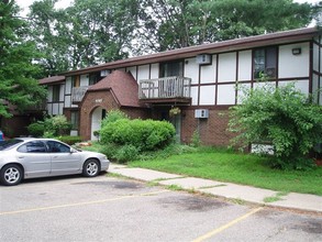 ReNew Millbrook West in Grand Rapids, MI - Building Photo - Building Photo