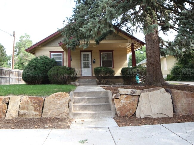 property at 812 W Myrtle St