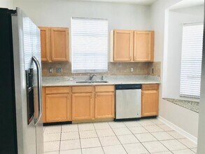 10007 Evanston Pl in Tampa, FL - Building Photo - Building Photo