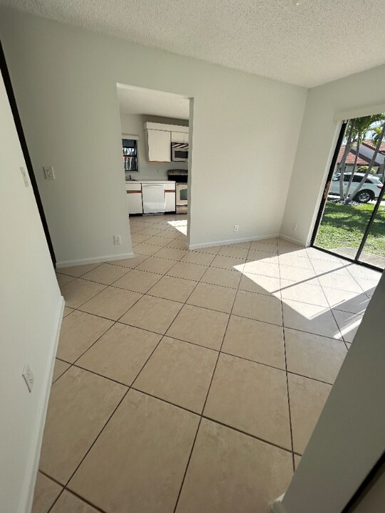 45 Columbia Ct in Deerfield Beach, FL - Building Photo