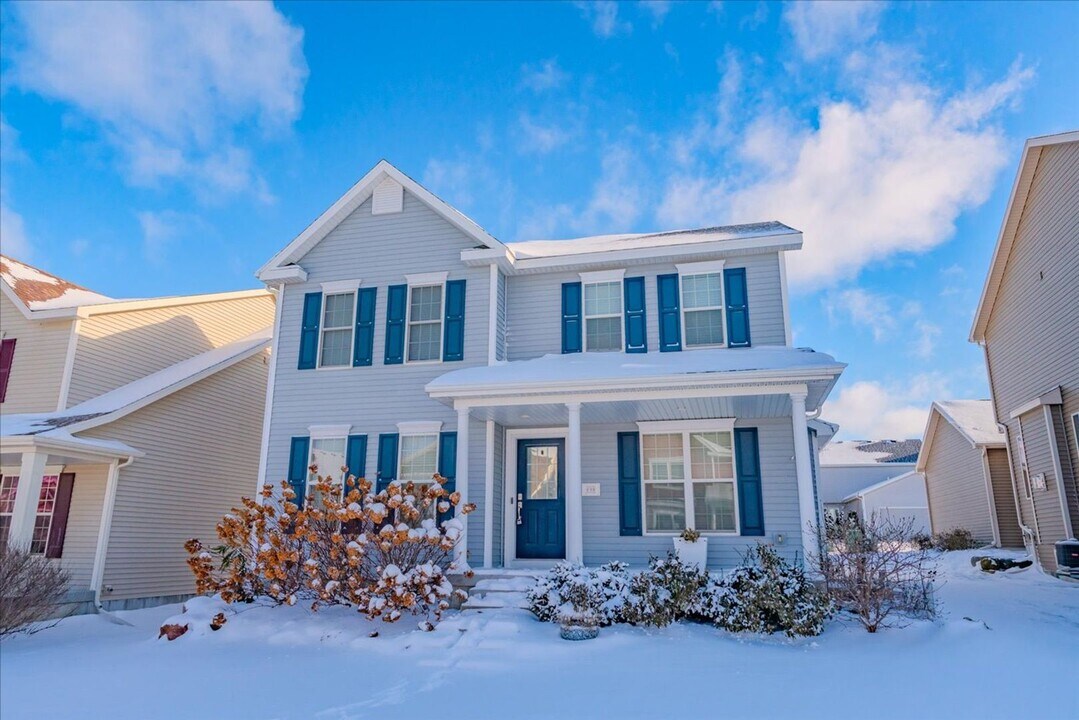 235 Blooming Leaf Wy in Verona, WI - Building Photo