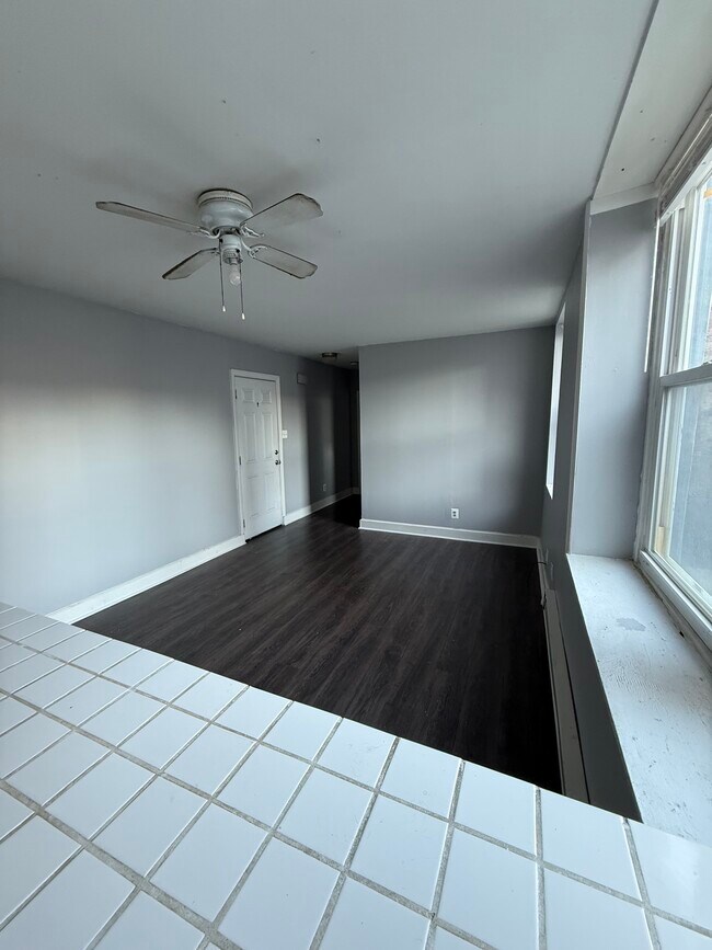 808 S 6th St, Unit 2B in Philadelphia, PA - Building Photo - Building Photo