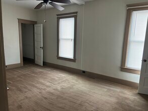 2 Romeyn Ave, Unit Floor 1 in Amsterdam, NY - Foto de edificio - Building Photo