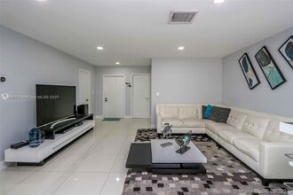 8511 SW 147th Ct in Miami, FL - Foto de edificio - Building Photo