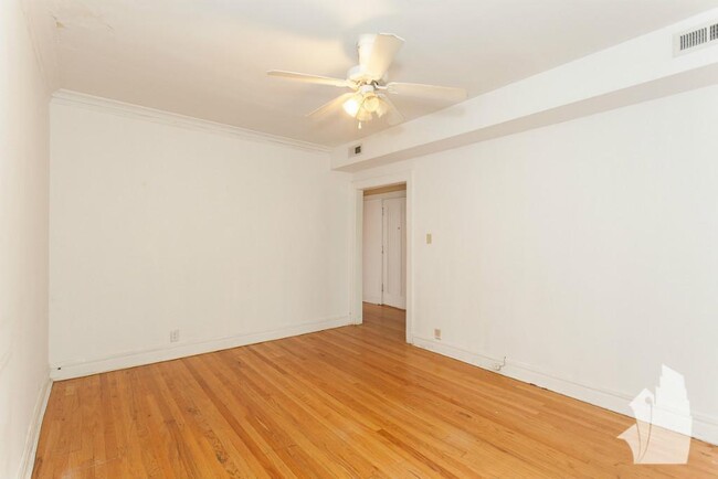 1941 W Winnemac Ave, Unit 1943-G in Chicago, IL - Building Photo - Building Photo