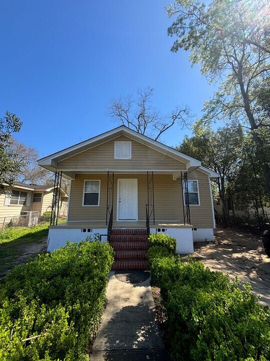 1117 Gibbs Dr in Tallahassee, FL - Building Photo