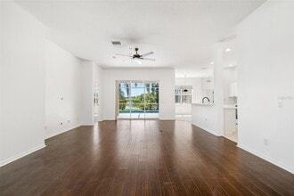 7813 Castleisland Dr in Sarasota, FL - Building Photo - Building Photo