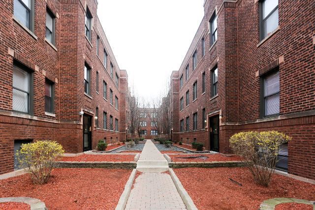 3832.5 N Fremont St in Chicago, IL - Building Photo